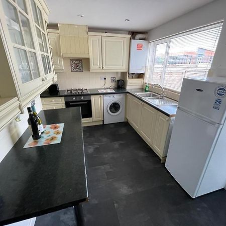 Cheerful 2 Bedroom House Hindley Exterior photo