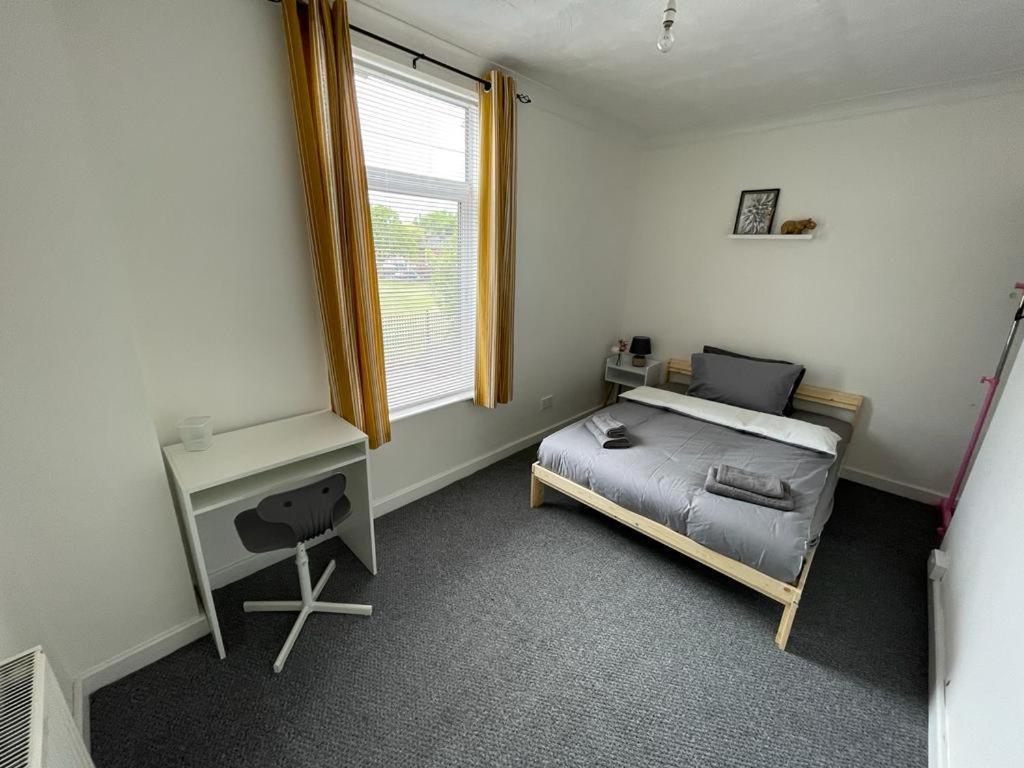 Cheerful 2 Bedroom House Hindley Exterior photo